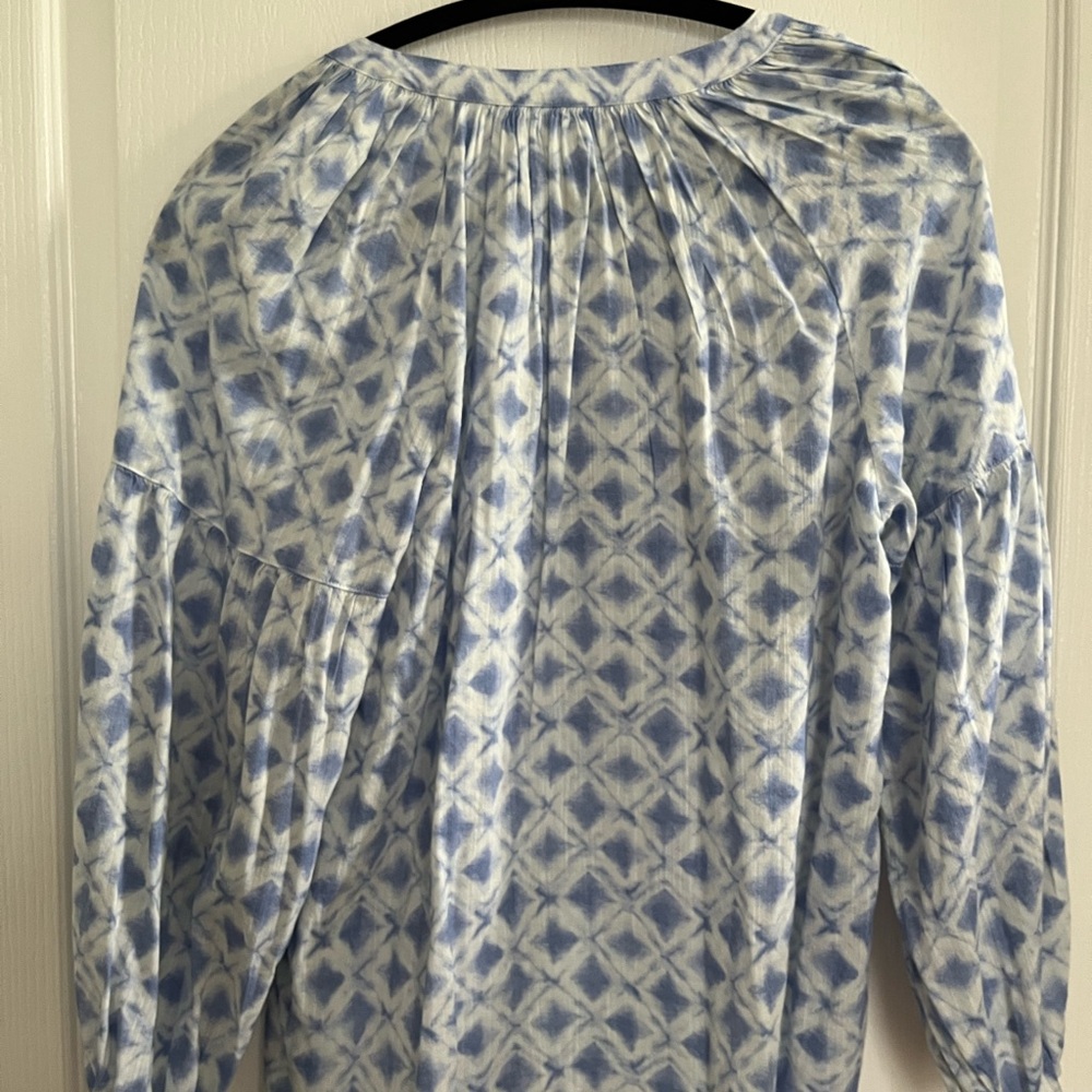 GAP NWT Light Blue Geometric Women's Blouse - Picture 2 of 3